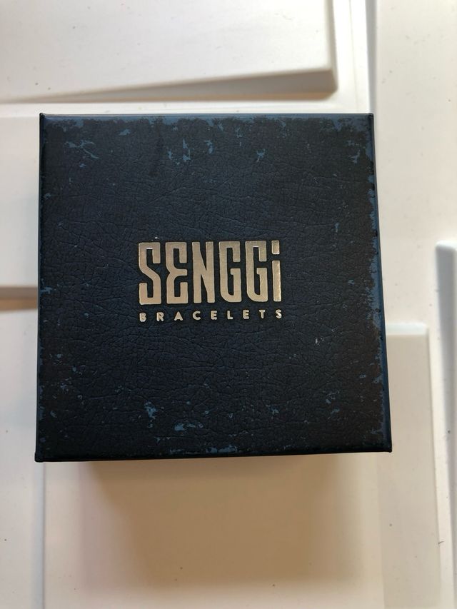 Bracciale in pelle grigia Senggi con chiusura in metallo
