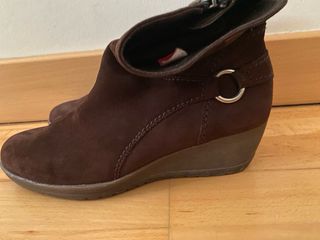Botines Callaghan ante marrones sin estrenar