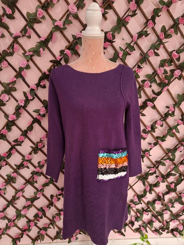 Vestido de punto morado con bolsillo de lentejuela