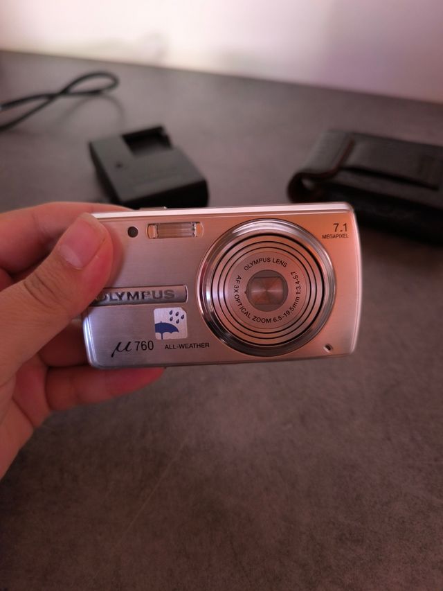 Cámara Olympus µ760 Plata