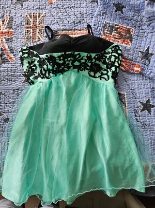 Vestito nero e verde acqua con paillettes e tulle