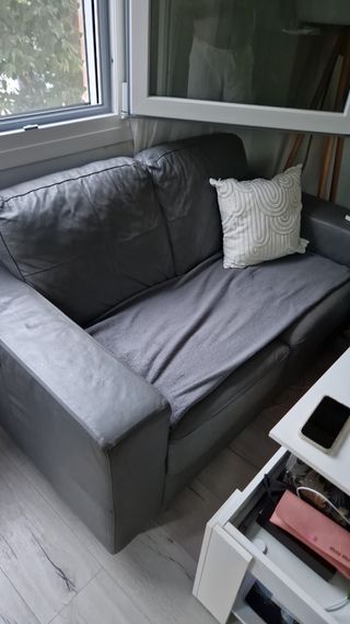Sofá de 3 plazas gris de piel y de 2 plazas