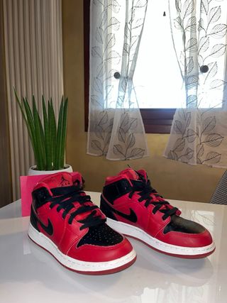Nike Air Jordan 1 Mid Scarpe Rosse e Nere