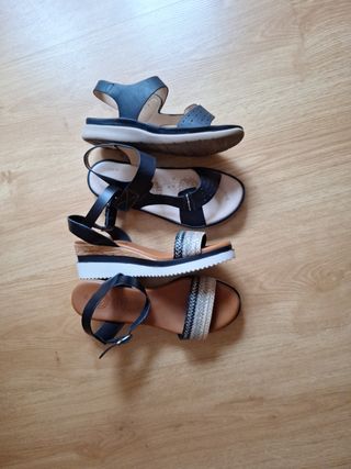 Dos pares de sandalias piel.