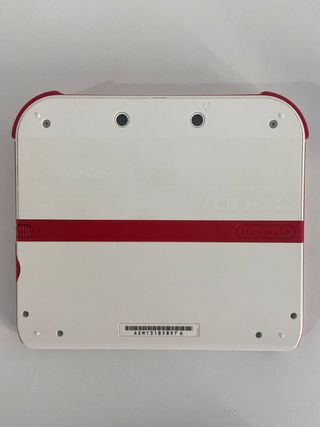 Nintendo 2DS con funda y juegos