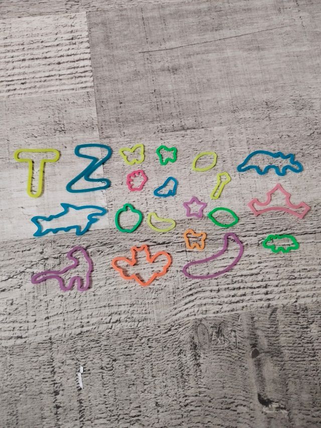 Pulseras con formas de goma.