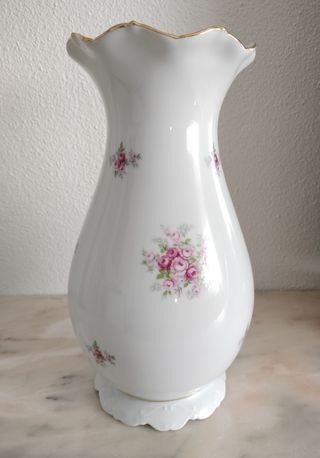 Jarrón de porcelana con flores rosas 30 cm.