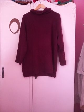 Jersey rojo de cuello alto