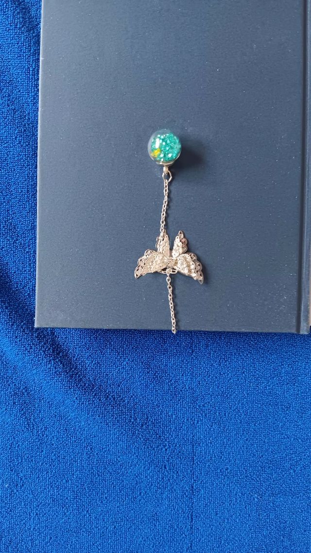 Marcador libro pluma metal y mariposa