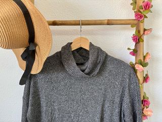 Jersey gris cuello alto