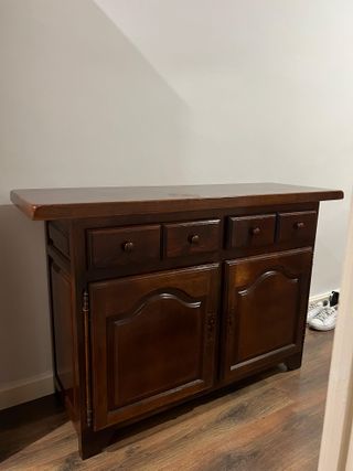 Cómoda de madera antigua