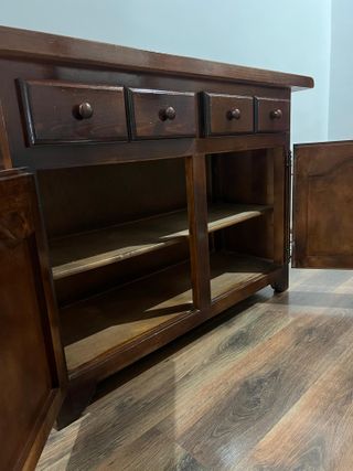 Cómoda de madera antigua