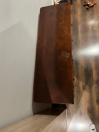 Cómoda de madera antigua