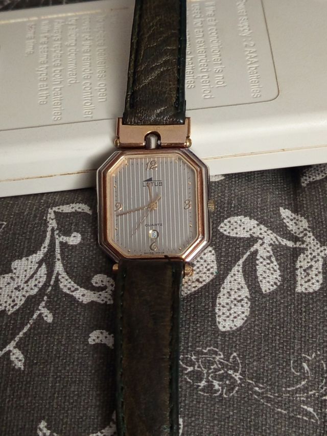 Reloj Lotus Dorado y Plateado Unisex