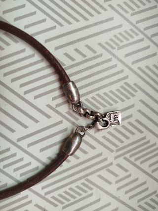 Gargantilla de cuero, metal y cristal de 1 PARA MI