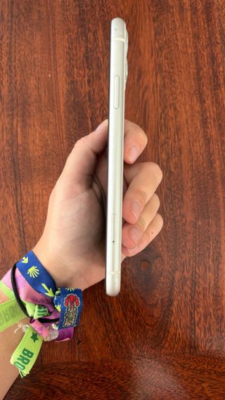 iPhone 11 Blanco + 10 Fundas