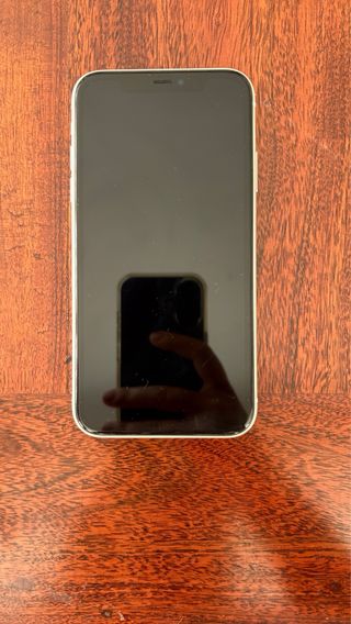 iPhone 11 Blanco + 10 Fundas