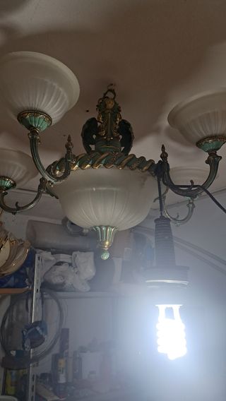 Lámpara de comedor dorada y verde