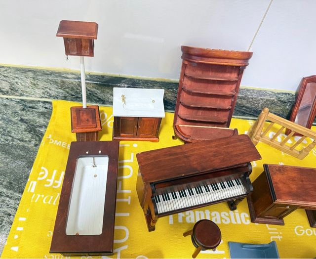 Lote Muebles Casa Muñecas para restaurar.