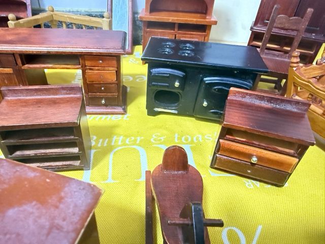 Lote Muebles Casa Muñecas para restaurar.