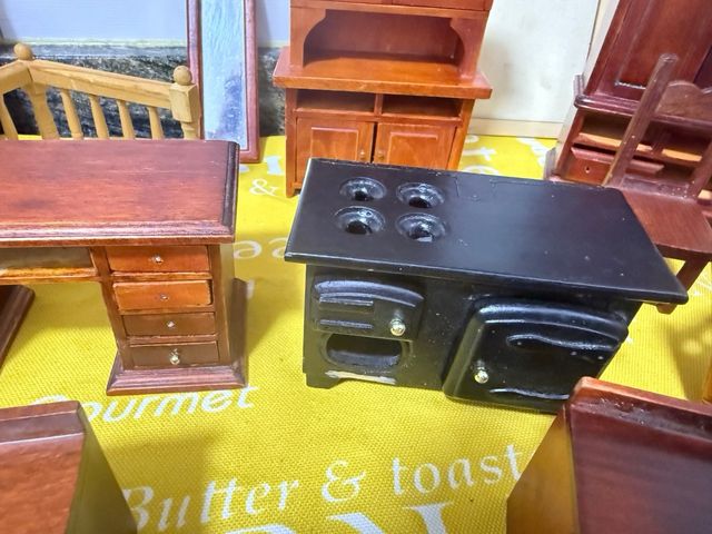 Lote Muebles Casa Muñecas para restaurar.