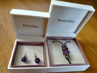 Conjunto Pandora Collar Cuero y Pendientes Morado