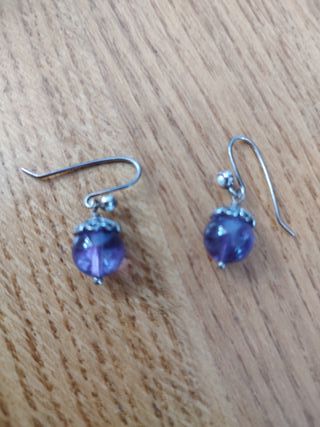 Conjunto Pandora Collar Cuero y Pendientes Morado