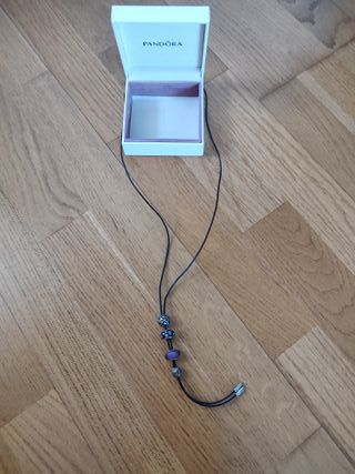 Conjunto Pandora Collar Cuero y Pendientes Morado