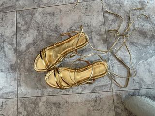 Sandalias cuña doradas