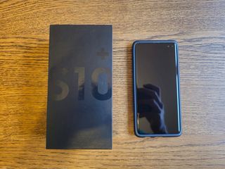 Samsung Galaxy S10+ con funda