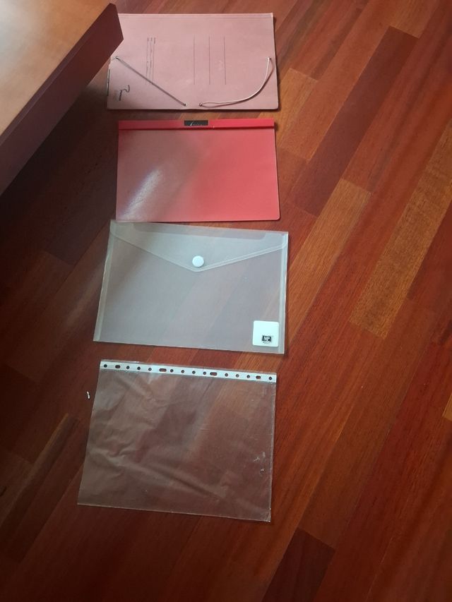Carpetas y plásticos para archivar