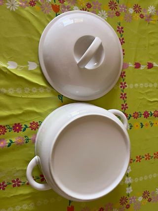 Zuppiera con coperchio in ceramica