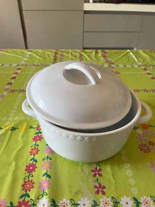Zuppiera con coperchio in ceramica