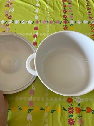 Zuppiera con coperchio in ceramica
