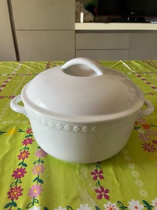Zuppiera con coperchio in ceramica
