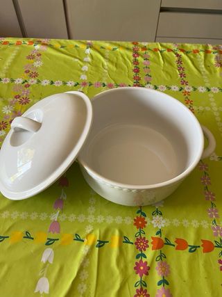 Zuppiera con coperchio in ceramica