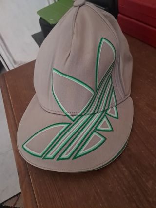 Gorro Adidas Beige y Verde
