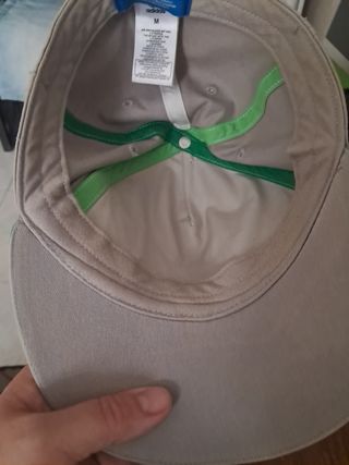 Gorro Adidas Beige y Verde