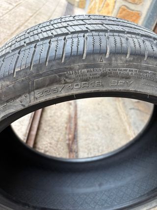 Pareja Neumáticos Seminuevos
225/40R18