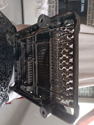 Máquina de escribir Hispano Olivetti M40