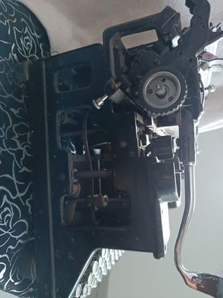 Máquina de escribir Hispano Olivetti M40