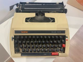 Máquina de escribir Brother DELUXE 760TR