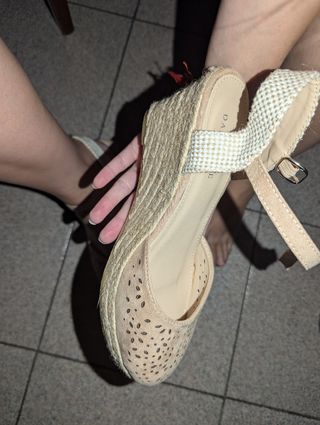 Sandali con zeppa beige