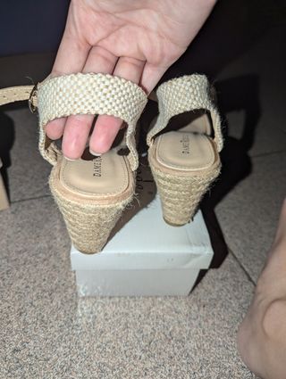 Sandali con zeppa beige