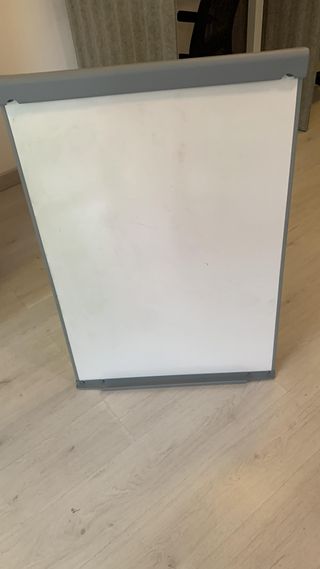 Pizarra blanca con rotafolio y pie 105x70