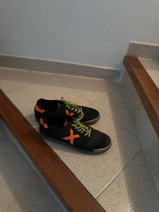 Zapatillas Munich Negras y Naranjas