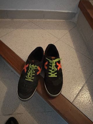 Zapatillas Munich Negras y Naranjas