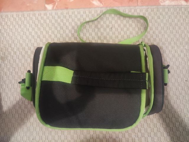 Neceser Quechua Negro y Verde