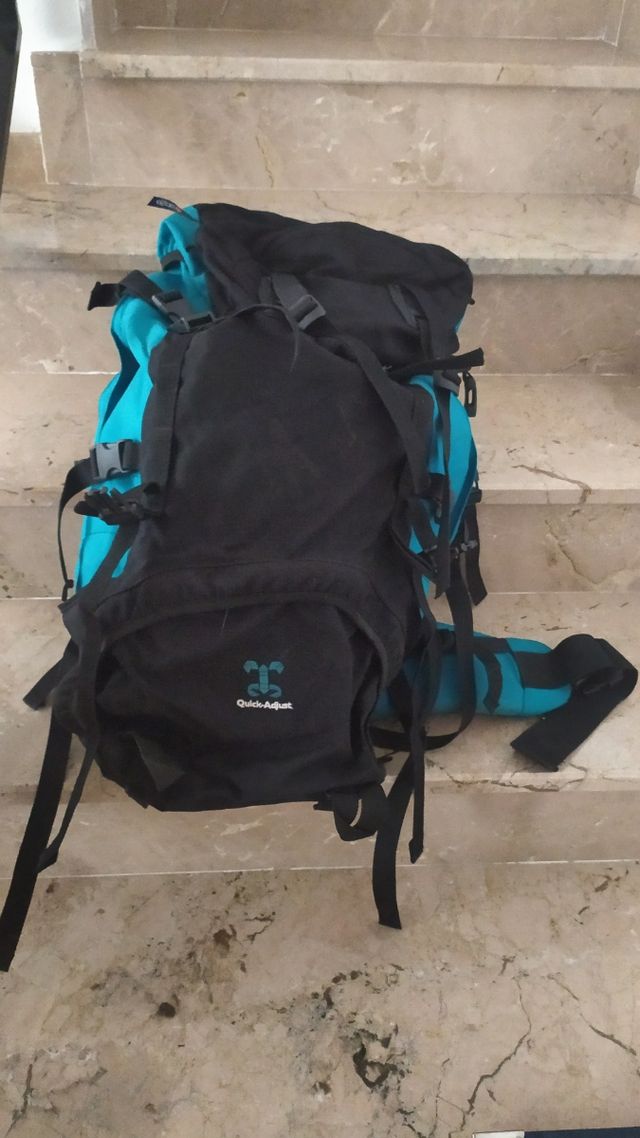 Mochila de Montaña Vango Negra y Turquesa.