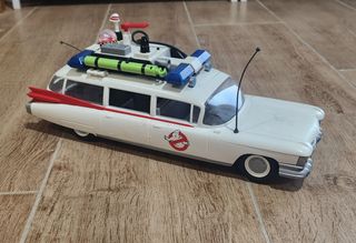 Variedad juguetes coches y dinosaurios